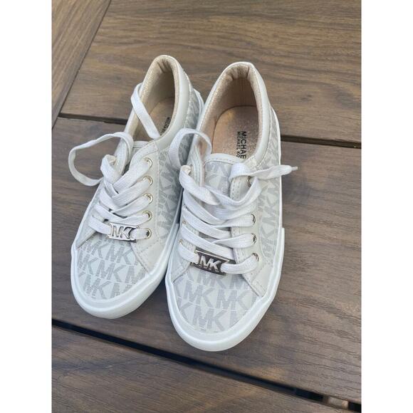 Michael Kors Girls “IMA REBEL-888”  shoes size 13 Youth new never worn MK - Picture 4 of 9